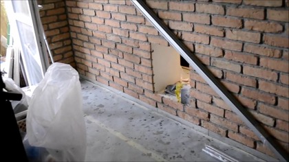 %231 cz    Szafa wnekowa suwana z lustrami na caej scianie w duzym pokoju %2C salonie   Szafarek