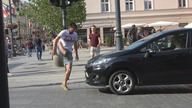 NIEWIDZIALNA PRZESZKODA PRZED AUTEM