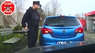 Opel bez kierowcy stacza się na Hondę.  STOP PIRAT