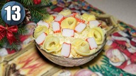 Świąteczna sałatka z tortellini.  Smaczne i efektowne danie!