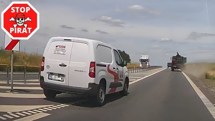 Mało brakowało...

POLICJA W AKCJI STOP PIRAT TV  
https://www.youtube.com/watch?v1MZFkyL2s_c
Zapraszamy!

Zapraszam Cię do zasubskrybowania kanału, ocenienia i skomentowania filmu oraz dalszego udostępniania.
Jeśli masz ciekawy film, wyślij go na adres e-mail: stoppirat2020@gmail.com
Większe filmy możecie wysyłać przez Dysk Google lub bez zakładania konta przez https://wetransfer.com
instagram: stop_pirat
facebook: https://www.facebook.com/STOPPIRAT

Kamera samochodowa to nasza druga para oczu, która widzi więcej i przez cały czas. Zdecydowanie poprawia nasze bezpieczeństwo, a także jest najlepszym pełnomocnikiem w sytuacji wątpliwej, której gdyby nikt nie nagrał, nikt by w jej przebieg nie uwierzył.