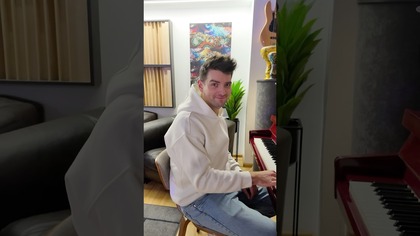 Ona znów zakłóca mój spokój w trakcie pracy i jeszcze każe mi ukraść dźwięk 