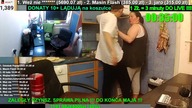 Misiek Tv - Tak wygląda szanujący się związek.  Listwa nawet weszła dla narzeczonej