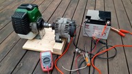 Generator prądu z alternatora i silnika od kosy spalinowej.  DIY