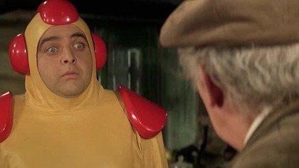 Kapuśniaczek De Funese Lektor PL - Porównanie lektorów i tłumaczeń VHS vs TV vs DVD / Bluray