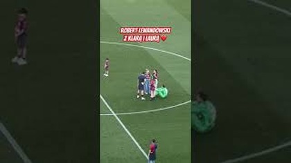 Robert Lewandowski z Klarą i Laurą po meczu El Clasico