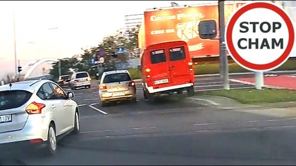 Kierowca Toyoty powoduje 2 kolizje w ciągu minuty #2068 Wasze Filmy