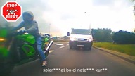 Zdenerwowany motocyklista przyczepił się do kierowcy.  STOP PIRAT