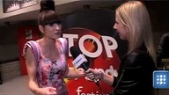 Spadająca sukienka, odpadające włosy, upadki. Gwiazdy o swoich wpadkach na scenie
