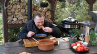 Wiejskie gotowanie - Duszony kurczak w glinianym garnku / Oddaszfartucha