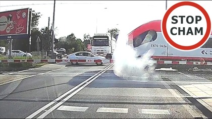 Utknął na przejeździe kolejowym miedzy rogatkami #1995 Wasze Filmy