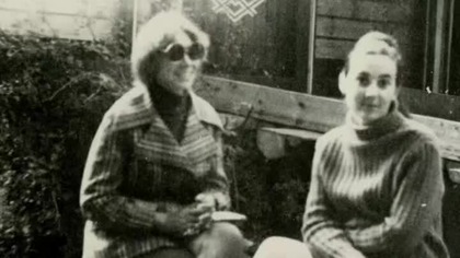 Dziennkarka Alwida Bajor z aktorką Teatru Polskiego we Lwowie Jolantą Martynowicz, ok.  1970 r..