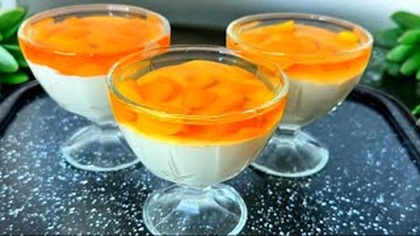 Lekki, orzeźwiający deser z bitą śmietaną, brzoskwiniami i galaretką  gotowy w 10 minut!