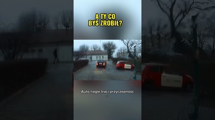 Poranny lód i utrata kontroli  Skoda wpada w auto! #drivinginpoland #samochody #poland #dashcam