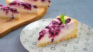Delicious cake to make in 5 minutes! Cake with mixed berries