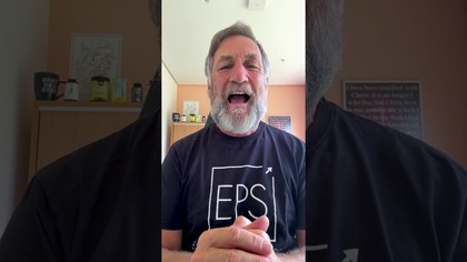 Znasz angielski? Reinhard zaprasza na szkołę.