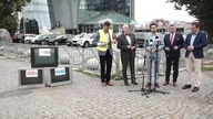  HIT Janusz Korwin-Mikke rozbija telewizor MŁOTEM i oszczepem pod siedzibą TVP!