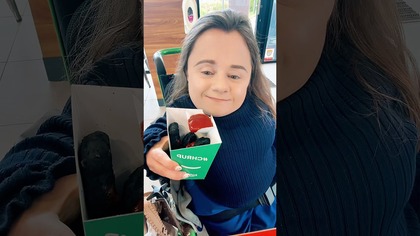 Test czarnych nuggetsów z Żabki  | #shorts | Magdalena Augustynowicz