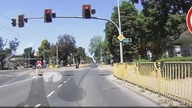 Gdzie ty tu widzisz ścieżkę pajacu?  Kolarze a ścieżki rowerowe #105 Wasze Filmy