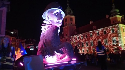 24. 08. 24 Ukraińcy zbezcześcili kolumnę Króla Zygmunta III na pl.  Zamkowym stawiając tam fallusa