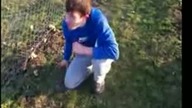 Skok z ogrodzenia na poręcz