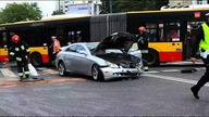 Zderzenie autobusów komunikacji miejskiej i samochodu osobowego w Warszawie