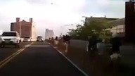Wjechał motorem w gumowe słupki 