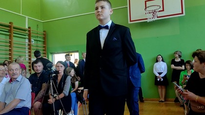Polonez z okazji ukończenia Szkoły Podstawowej im. Jana Pocka w Markuszowie, w wykonaniu kl. 8a i 8b - 22 czerwca 2022 roku. 
Część pierwsza.