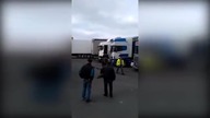 Imigranci Calais: kierowca TIRa wziął sprawy w swoje ręce