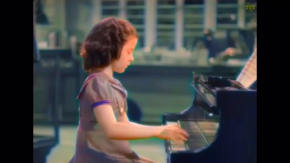 Mała girl w sklepie muzycznym - z filmu Garnek złota (1941)