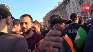 Kije, swastyki, wyzwiska - przeciwnicy Powstania Warszawskiego w natarciu