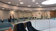 Estacionamento futurista e centro médico super moderno na Polônia.  Veja até o fim.