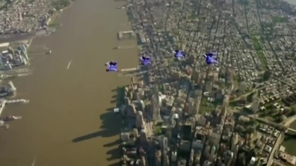  Wingsuit  nad manchatanem