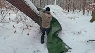 Survival tip - zimowe schronienie, wykorzystywanie terenu pod bytowabie