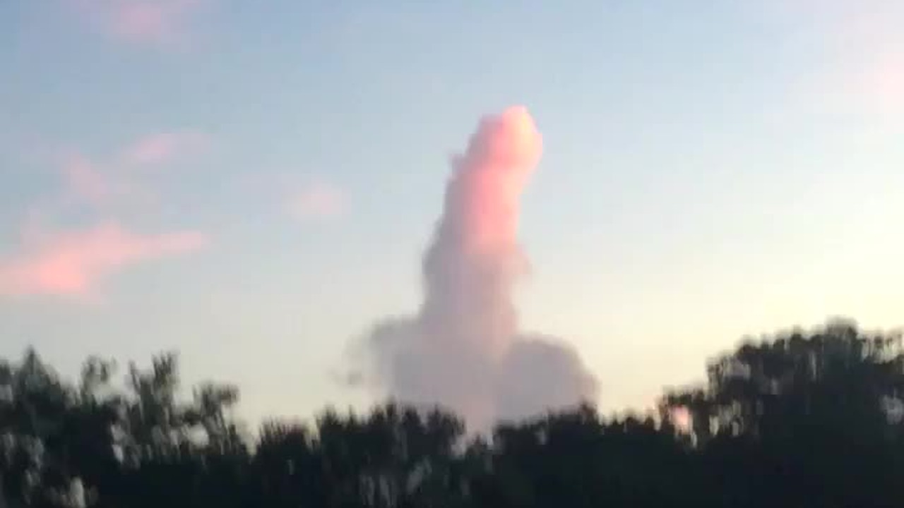 Gigantyczny penis na niebie to żart pilotów!