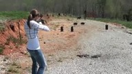 Ona potrafi posługiwać się shotgunem!