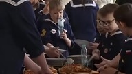 NAWROCKI OBIECAŁ PIZZĘ DZIECIOM W PAŁACU I SŁOWA DOTRZYMAŁ!