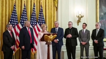 Obłęd! Trump oficjalnie ogłoszony nowym zbawicielem.  mp4 686x432