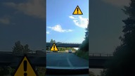 Pirat w BMW wyprzedza slalomem między samochodami #shorts #rikordwidjo
