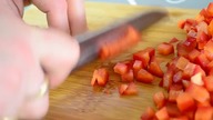 Sałatka z kurczakiem, papryką i kukurydzą - Jak zrobić- [Smakowite Dania]