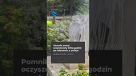 Zdewastowany pomnik ofiar rzezi Woli