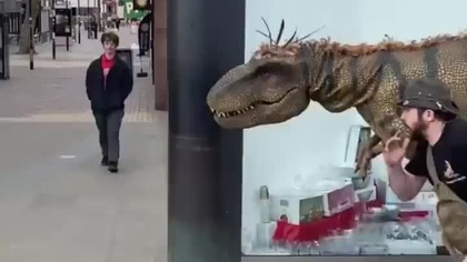 UWAGA DINOZAUR