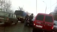 Bo kopnął w auto