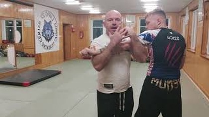 Atak nożem.  Ulepszam obrony z krav Maga cz. 1