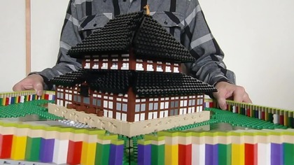 Rozkładana świątynia buddyjska z Lego