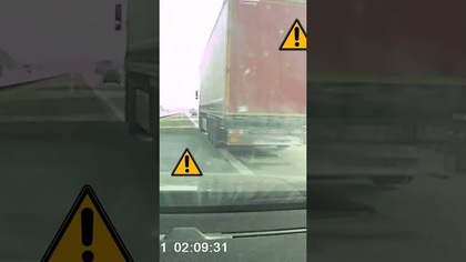 Zajechanie i zepchnięcie z drogi przez kierowcę tira #rikordwidjo #shorts
