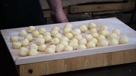 Kluski nadziewane serem w maślanym sosie / Oddaszfartucha