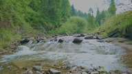 Naturalny pr&oacute;g rzeczny do nauki &mdash; ciągły szum wodospadu | odgłosy wody, skupienie