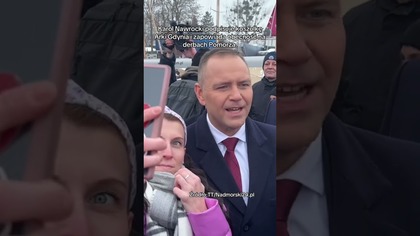 KAROL NAWROCKI PODPISUJE KOSZULKĘ ARKI GDYNIA I ZAPOWIADA OBECNOŚĆ NA DERBACH POMORZA