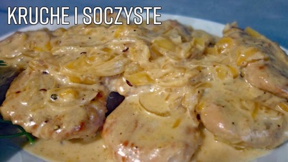POLĘDWICZKI WIEPRZOWE W SOSIE ŚMIETANOWYM  kruche polędwiczki duszone z cebulą